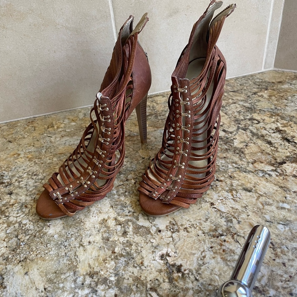 Jessica Simpson Stripped light brown heels